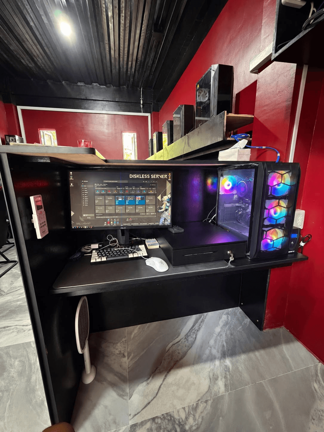 Diskless server and CafeCentro store portal running at an internet cafe