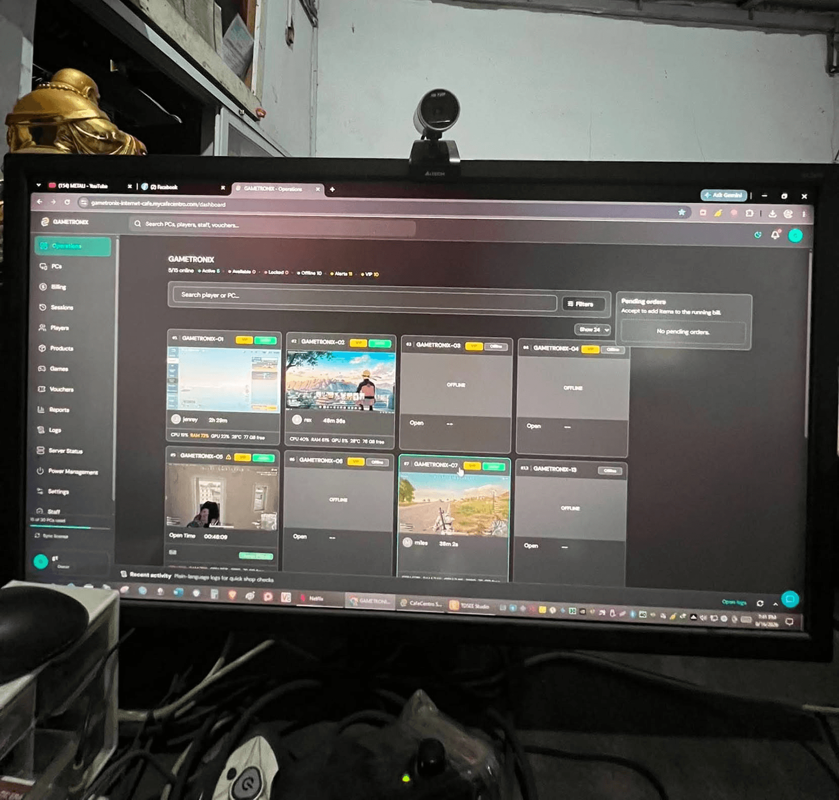 GAMETRONIX cloud timer operations dashboard on an internet cafe monitor